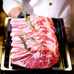 厳選した素材の肉料理を取り揃え、素材本来の旨みを感じながら特別な時間をお楽しみいただけます。