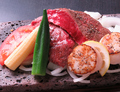 料理メニュー写真&nbsp;【生食でもイケる！新鮮さ。】にくまるステーキ100gと帆立貝柱(2粒) 