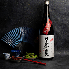 炭火の香りが五感を刺激。大人が唸る本格炉端焼きと美酒