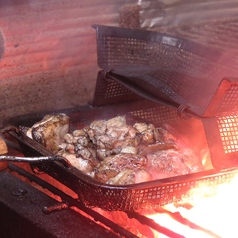 その日仕入れた朝引き地鶏を炭火で調理♪