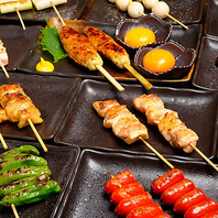 1本から注文できる豊富な串焼きはお酒とも相性抜群！