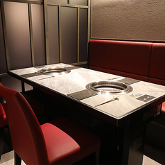 4名様で利用できる個室をご用意しております。家族や友人とのお食事にご利用ください。