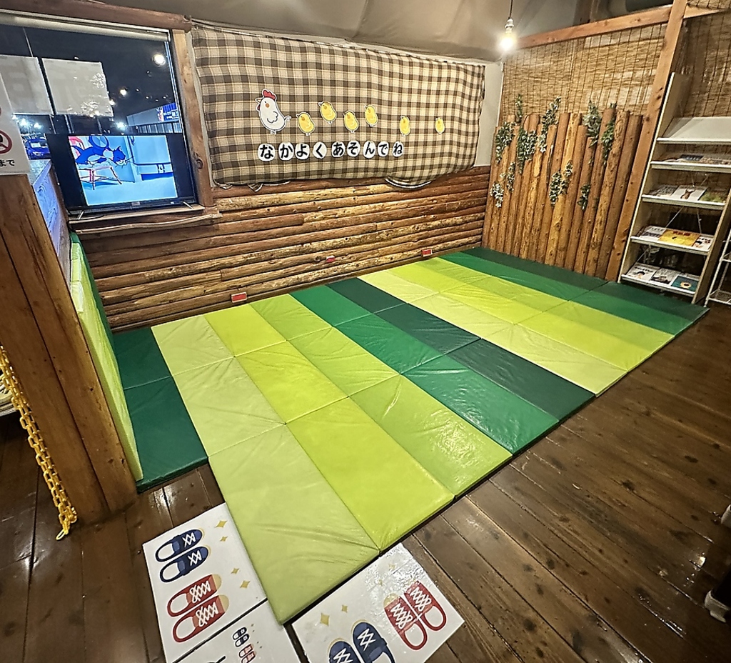 【お子様キッズスペース完備】 キッズスペースの隣がお座敷席です