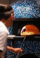 新窯で焼き上げる熱々ピッツァは一度は食べたい絶品。