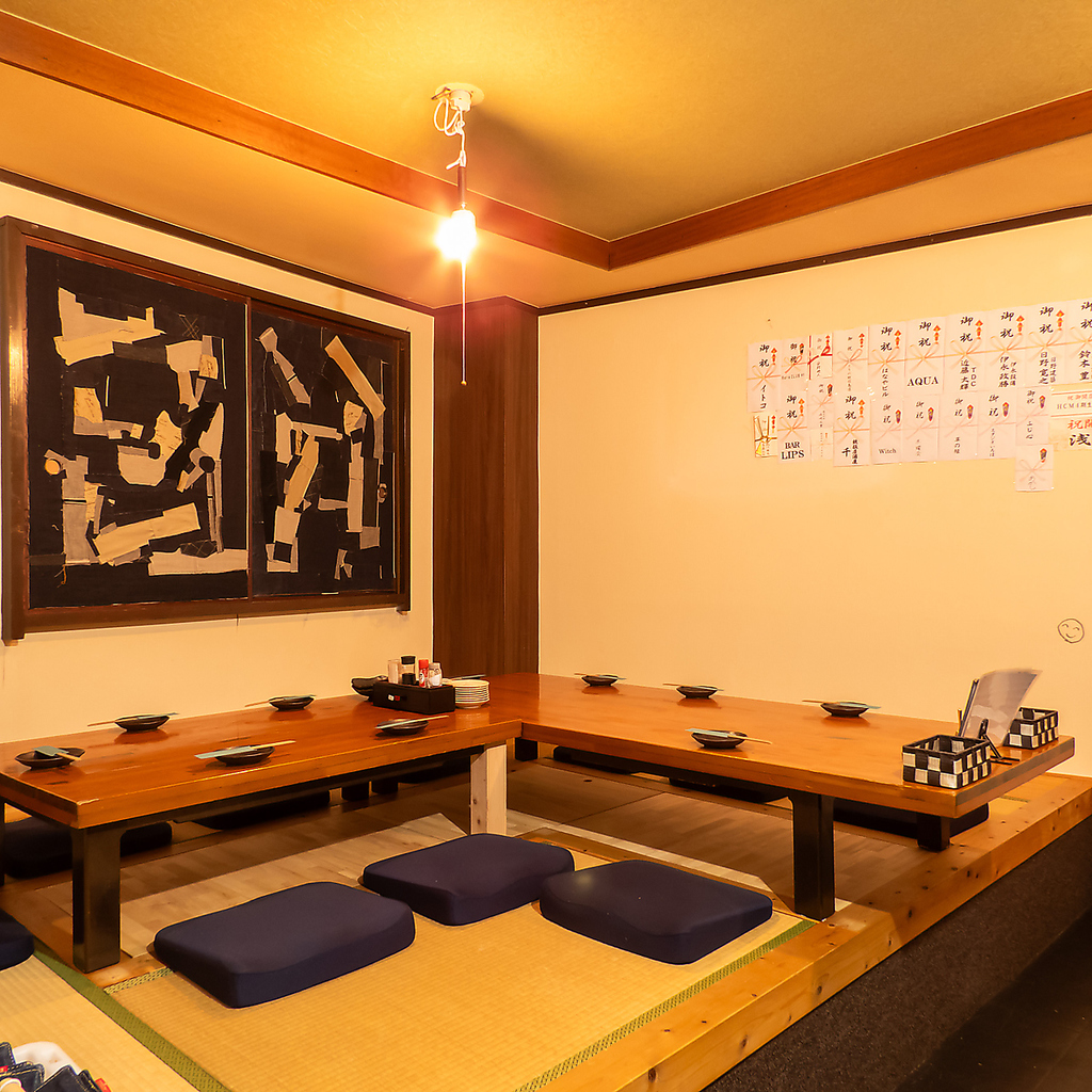 当店には座敷席もございます。靴を脱いでゆっくりくつろぎながら創作料理をご堪能していただけます。