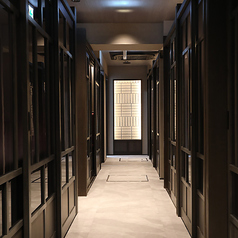 6名様でご利用できる個室がございます。ゆったりと選び抜かれたA5ランク国産黒毛和牛をおたのしみください