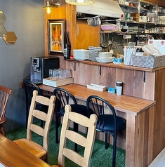 カウンター席もございます。