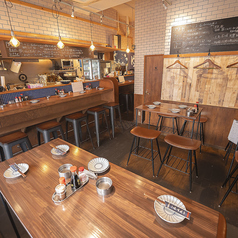 ゆったり座れるテーブル席!