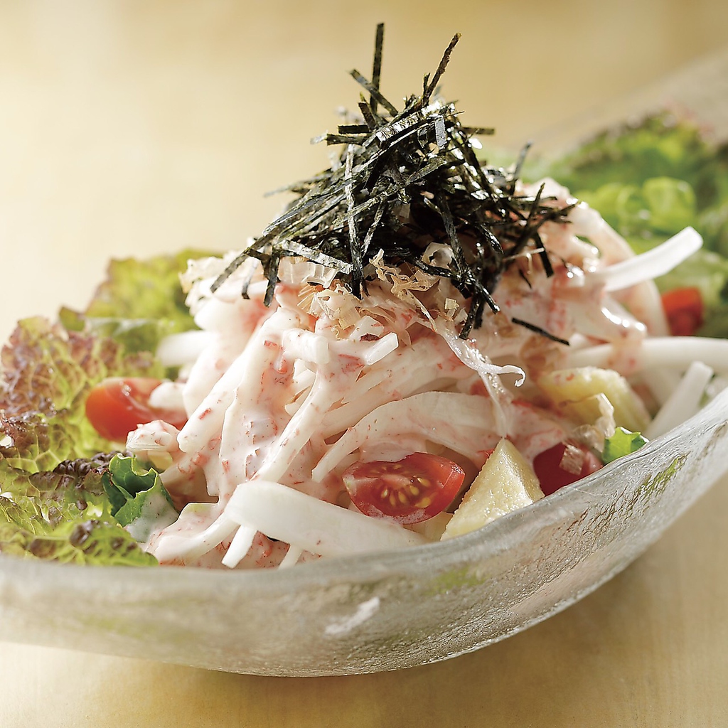 人気の高い大根サラダ。梅、カツオ、マヨネーズのハーモニーが抜群！