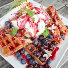 外はサクッと、中はもっちもち♪ワッフル＆ドリンクのセットを、バリエーション豊富にご用意しております♪の写真