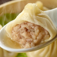 看板メニュー【絶品手包み小籠包】を食べ放題でご提供！