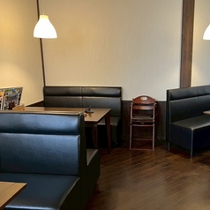 ご家族でのお食事や、ご友人グループでのお食事会にも最適な６人掛けの掘りごたつ個室もご用意しております！掘りごたつですので、足を延ばしてごゆっくりとお過ごしいただけます♪皆さんで当店の美味しい料理とドリンクを、心ゆくまでご堪能下さい。