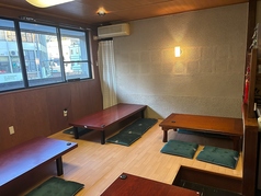 2階は団体最大24名様までご利用いただけます。各種ご宴会にも大変おすすめです。お気軽にお問い合わせくださいませ。