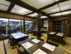 お庭が望める蔵のあるお座敷です。