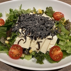 豆腐と塩昆布のサラダ