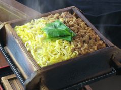 “中屋名物”鶏そぼろせいろご飯