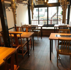 【2階】4名/2名テーブル席をご用意。会社帰りやカープ観戦帰りに。また【広島駅】【的場町電停】も近いので便利です!