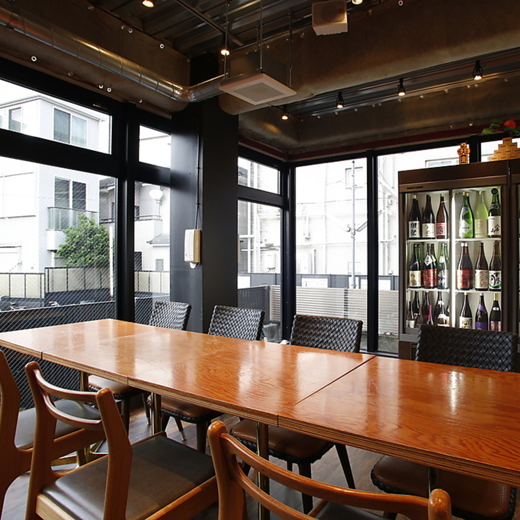 新鮮な魚貝類を季節限定日本酒と楽しめる和バル。シェフ自慢の創作料理ご堪能いただけます♪