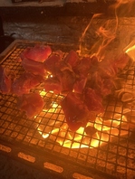 素材の旨みを凝縮した本格炭火料理◎