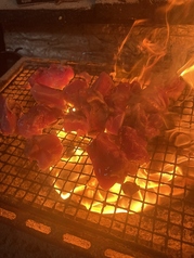 素材の旨みを凝縮した本格炭火料理◎