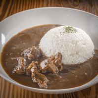 じっくり煮込んだ濃厚ポークカレー