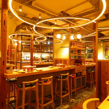 ワインの酒場 ディプント 横浜西口店の雰囲気1