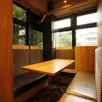 居心地の良い半個室のゆったりとしたテーブル席は会食や女子会シーンにもご利用頂きます。