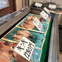 1階販売ショーケースで食材を選んで炭焼きいたします！