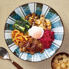 ＜Tsumugiオリジナル＞大豆ミートのビビンバ風ブッダボウル（お味噌汁付）の写真