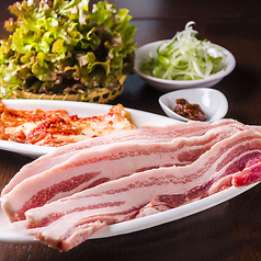 韓国家庭料理 豚ブザ 新宿店の特集写真