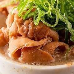 仕込みから味付けまでこだわり抜いた『もつ煮込み』！