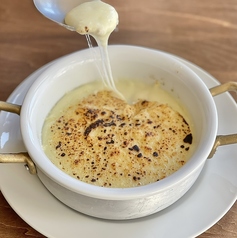 伸びるマッシュポテトとモッツァレラチーズのオーブン焼き