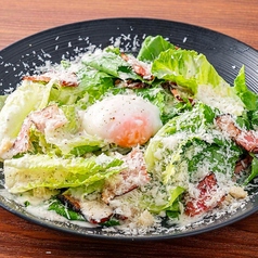 ふわふわチーズと温泉たまごのシーザーサラダ