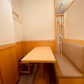 気心知れたご友人同士の飲み会や賑やかな女子会は、ゆったりと楽しめる個室で決まり！周囲を気にせずご飲食を楽しめて、心ゆくまで盛り上がれるのが魅力です♪会話に花を咲かせながら、当店の絶品料理とこだわりドリンクでご堪能ください！【上野駅/居酒屋/海鮮/焼き鳥/やきとん/飲み放題/昼飲み/貸切】