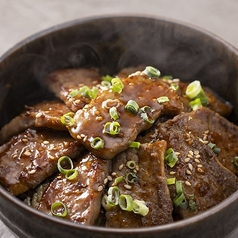 ステーキ丼(味噌汁・漬物)