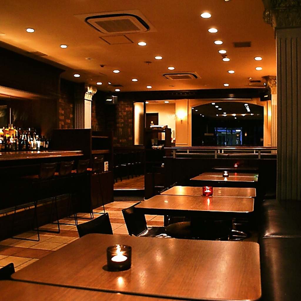 広い店内は全120席。平日は70名様（土日祝は30名様）以上なら貸し切りも可能です！