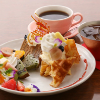 外はサクッと、中はもちもち！ワッフル＆ドリンクセット