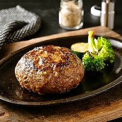 肉汁がたまらない。名物！牛赤身肉のハンバーグステーキ