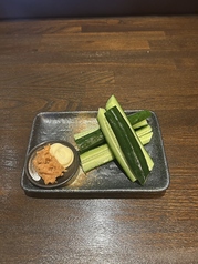 きゅうリスティック味噌マヨ添え