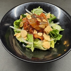 禁断のガーリックキムチサラダ