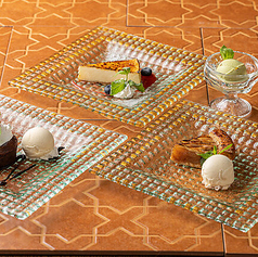 ニューヨークチーズケーキ ミックスベリーと濃厚なベリーのソース