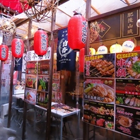 ノスタルジックな温かみある大衆鶏酒場はレトロな空間♪