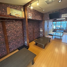 4～6名様でのご利用にちょうど良いお席もご用意しております。少人数でもサムギョプサル食べ放題や、豚足・ポッサムなど、人気メニューをしっかりと味わっていただけます。落ち着いた空間で、本格的な韓国家庭の味を囲みながら、ゆっくりとお食事をお楽しみください。