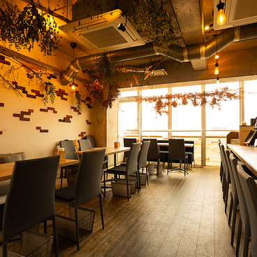 チーズとお肉が自慢のお店 H2 cooking 姪浜駅前店の雰囲気1