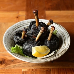 やんばるハーブ鶏の手羽先真っ黒唐揚げ