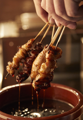 本格炭火焼と「鶏だしおでん」が堪能できる！