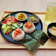 生駒産ヒノヒカリを使用したおむすびランチ