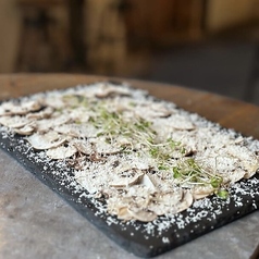 生マッシュルームとパルメジャーノのトリュフカルパッチョ