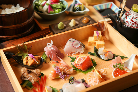 【三国海鮮手巻き寿司】3520円　福井の新鮮な魚介たちを心ゆくまでご堪能ください。