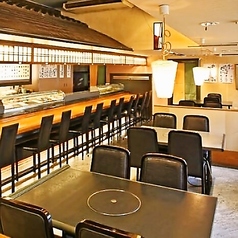 【総席数114席/最大宴会人数60名様】ご家族やご友人との会食から、会社宴会・季節行事などの各種大型宴会まで、幅広いシーンでお使いいただける席数をご用意しております。職人が丹精込めて仕立てる日本ならではの食文化を味わう贅沢な時間をお楽しみください。店舗の貸切等、詳細はお気軽に店舗まで◎